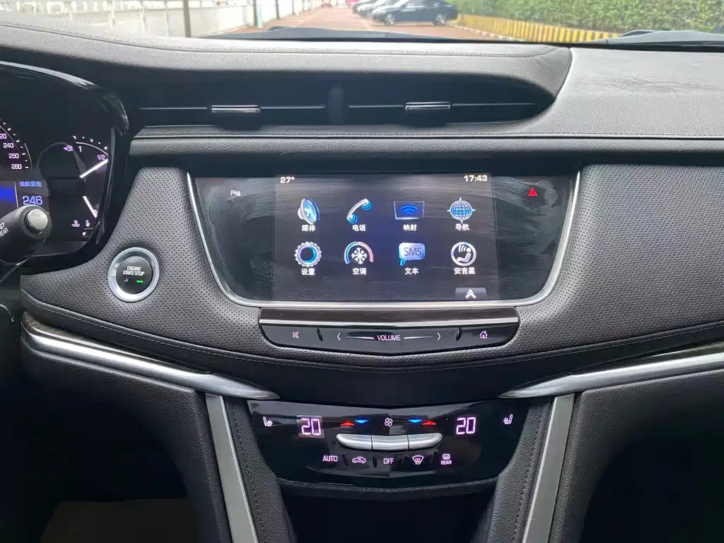 Cadillac XT5 2017 — фото 18