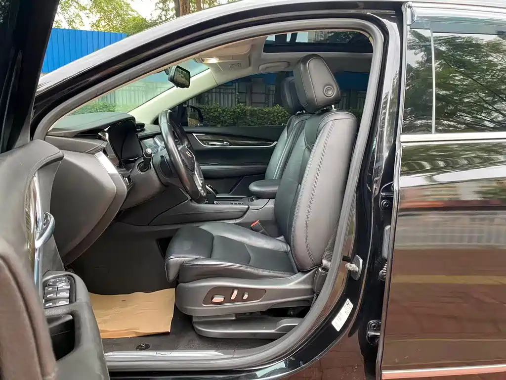 Cadillac XT5 2017 — фото 12