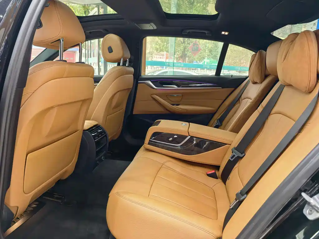 BMW 5 Series 2018 — фото 14