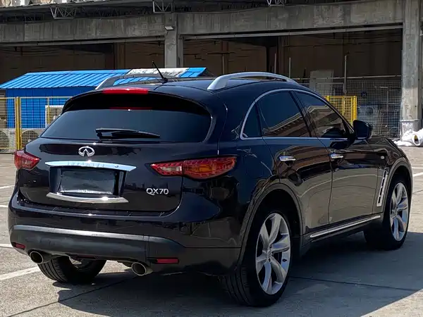 Infiniti QX70 2014