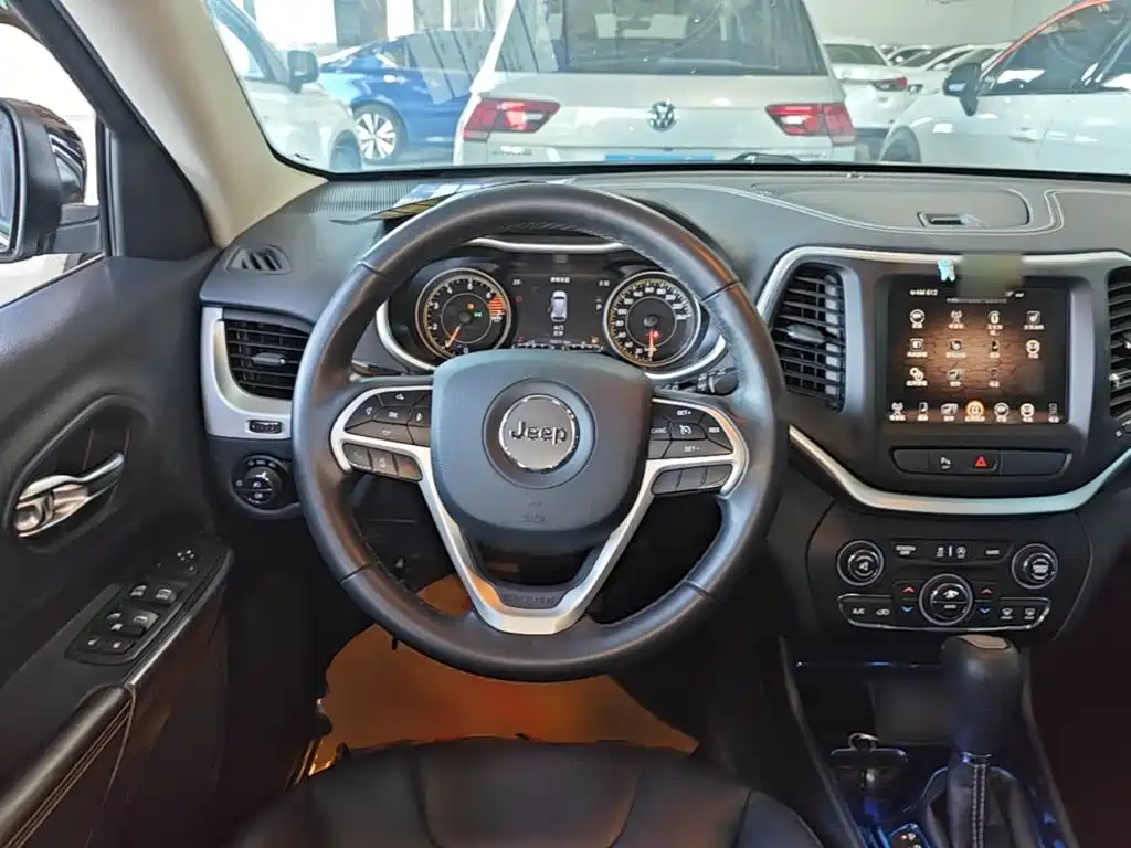 Jeep Cherokee 2017 — фото 11