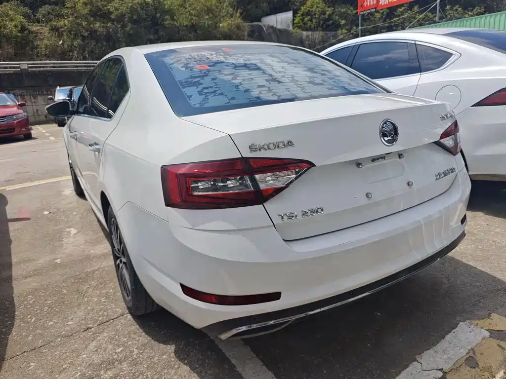 Skoda Octavia 2017 — фото 9