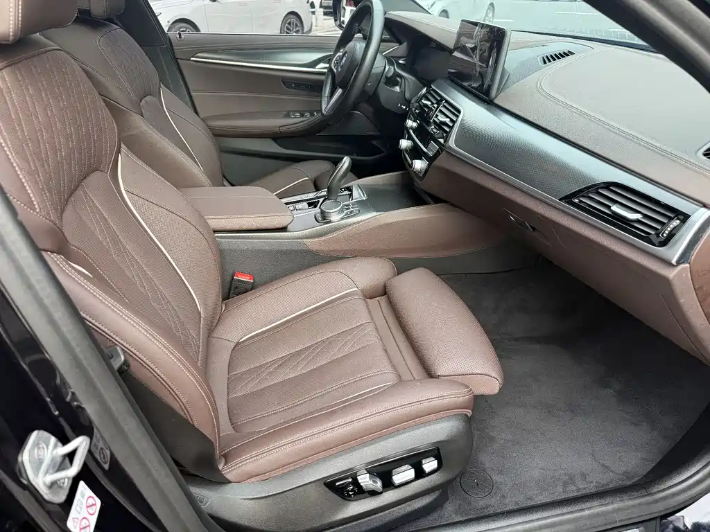 BMW 5 Series New Energy 2021 — фото 27