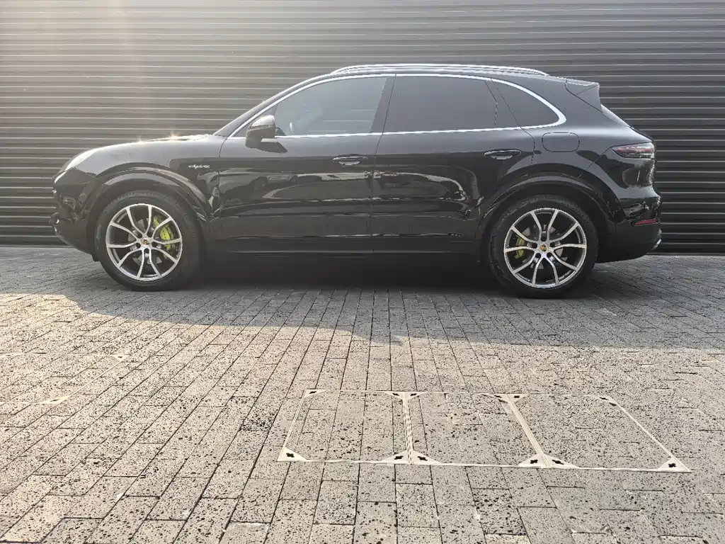 Porsche Cayenne Hybrid 2022 — фото 2