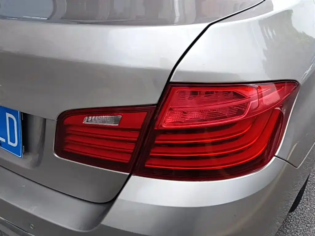 BMW 5 Series 2017 — фото 8
