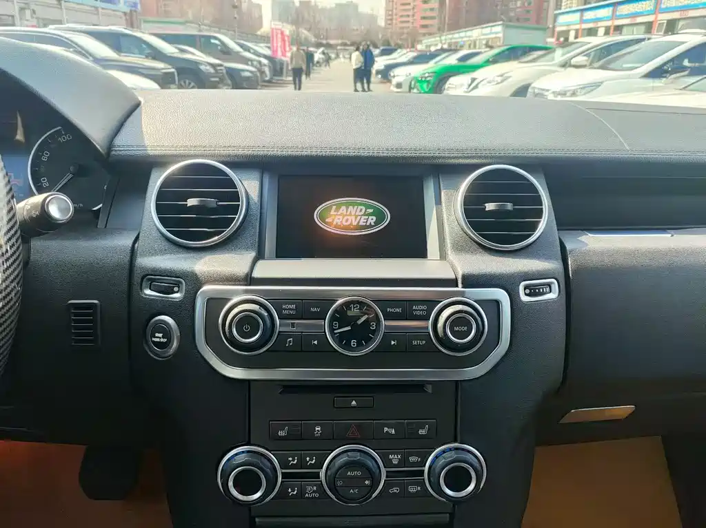 Land Rover Discovery 2015 — фото 9