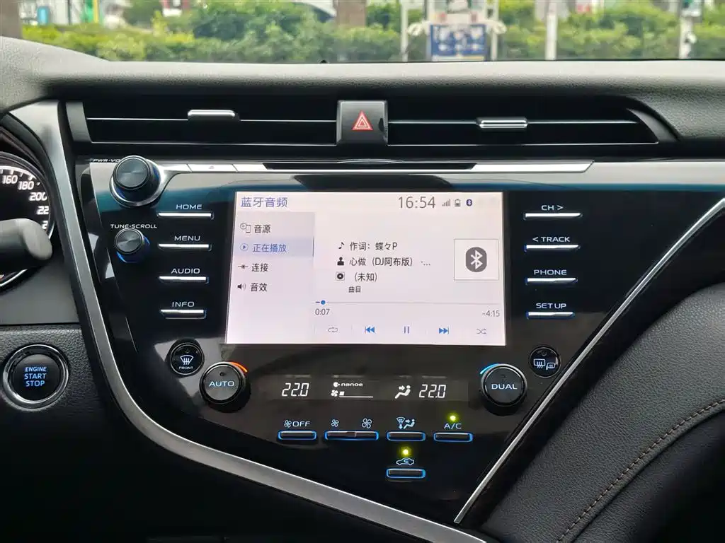 Toyota Camry 2019 — фото 23