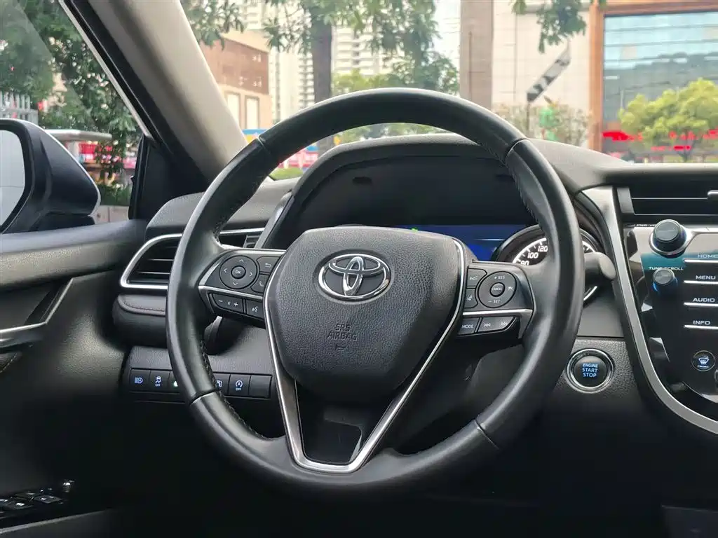 Toyota Camry 2019 — фото 22