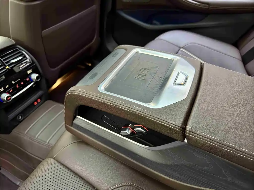 BMW 5 Series 2023 — фото 17