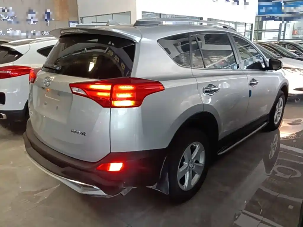 Toyota RAV4 2014 — фото 7