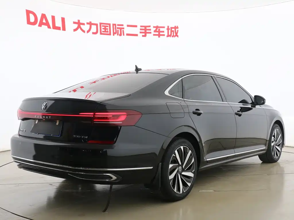 Volkswagen Passat 2023 — фото 16