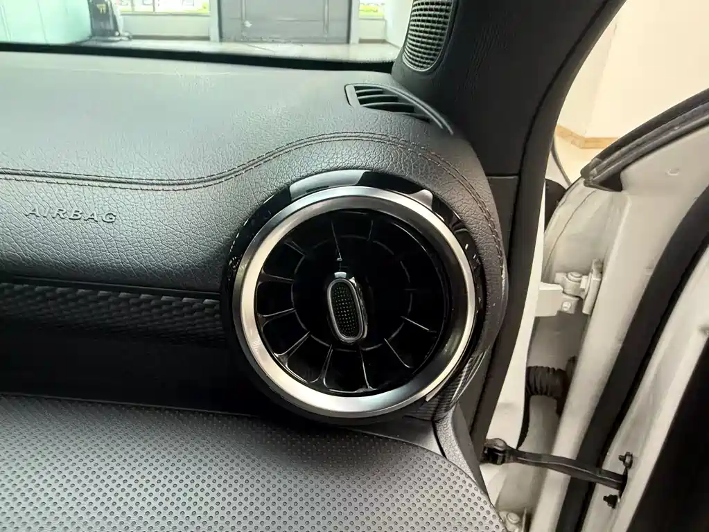 Mercedes-Benz A-Class 2019 — фото 16