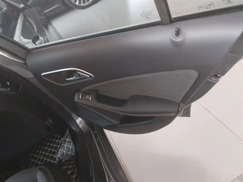 Mercedes-Benz A-Class 2017 — фото 16