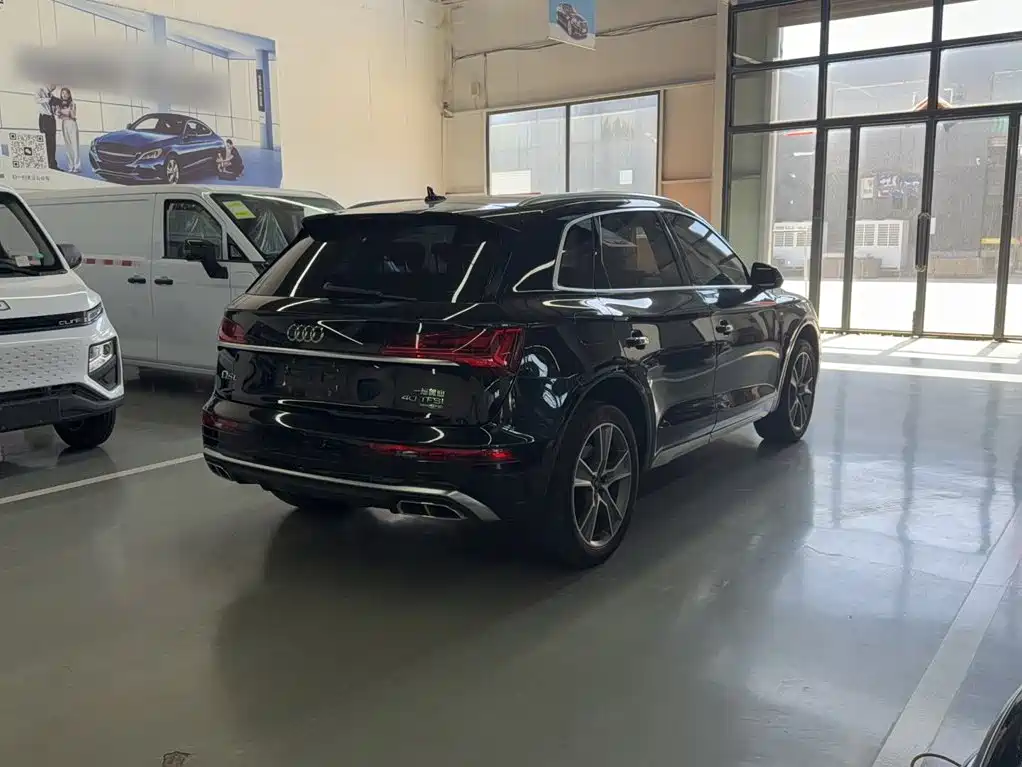 Audi Q5L 2022 — фото 10