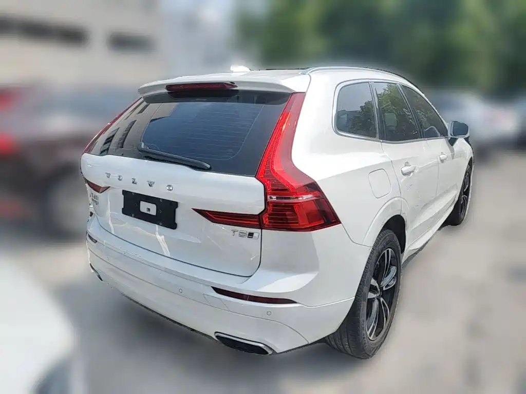 Volvo XC60 2018 — фото 12