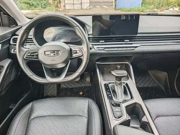 Geely Emgrand 2022