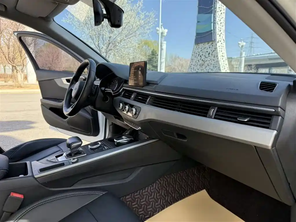 Audi A4L 2019 — фото 17