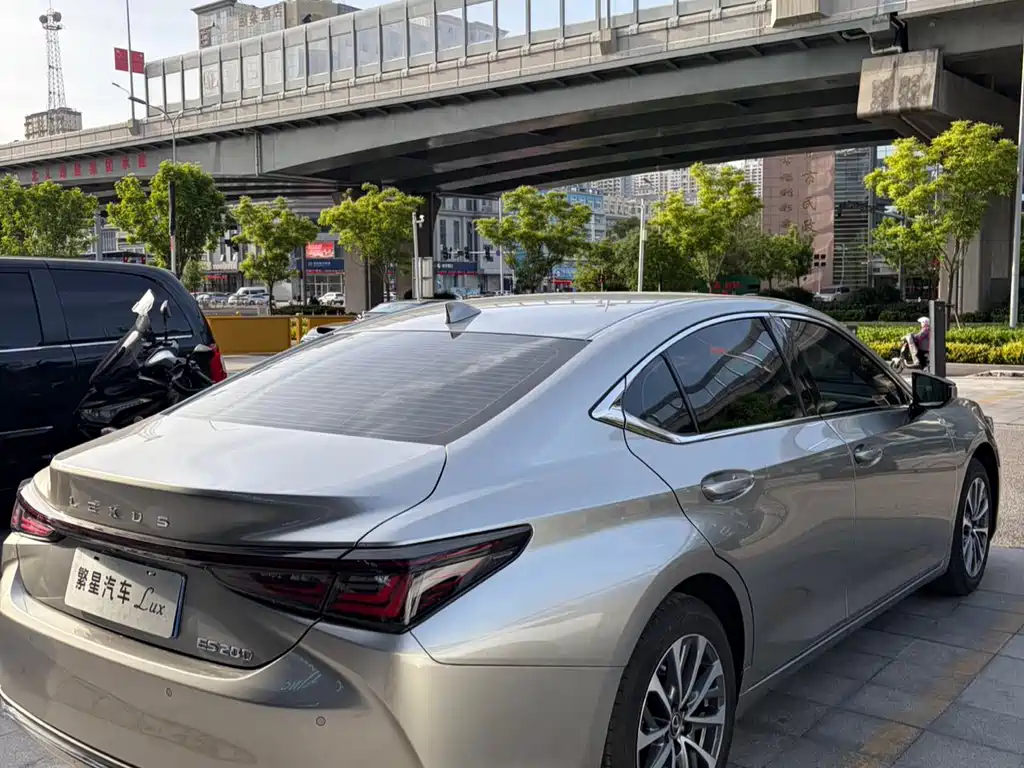Lexus ES 2025 — фото 12