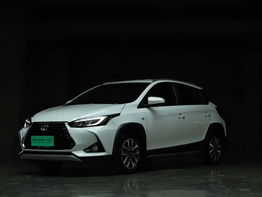 Toyota Yaris L 2022 — фото 1