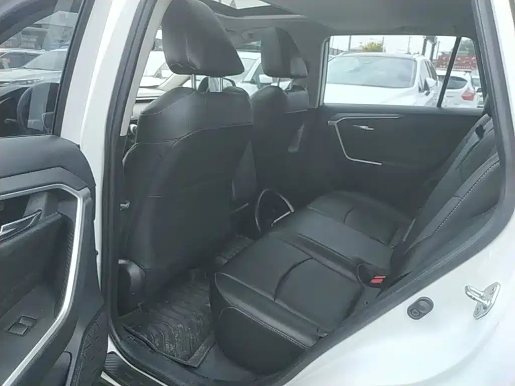 Toyota RAV4 2020 — фото 17