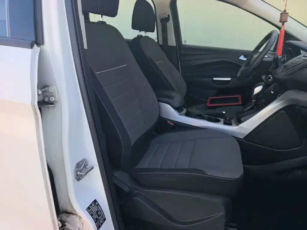 Ford Kuga 2015 — фото 25