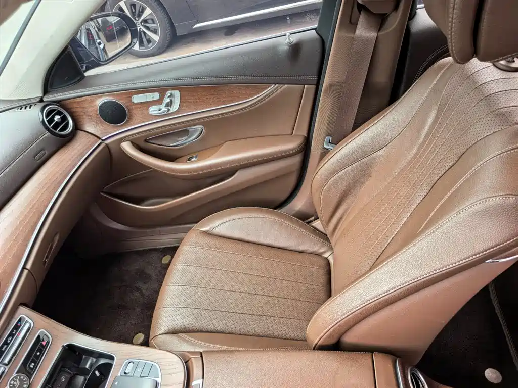 Mercedes-Benz E-Class 2023 — фото 11