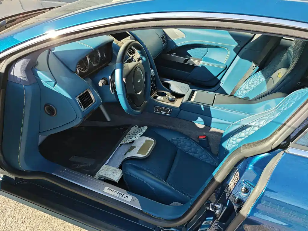 Aston Martin Rapide 2019 — фото 9