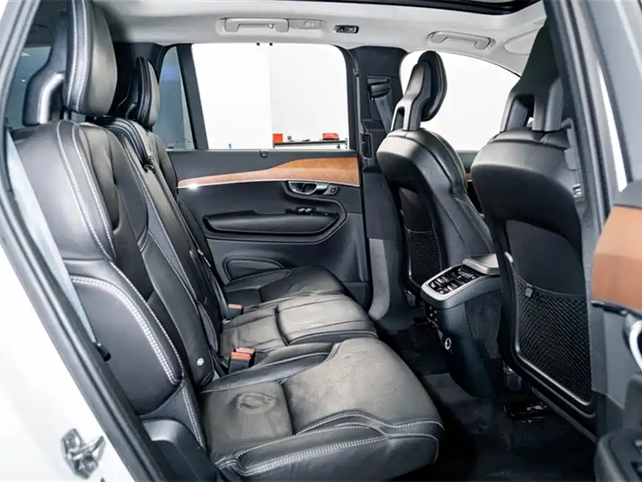 Volvo XC90 2017 — фото 20