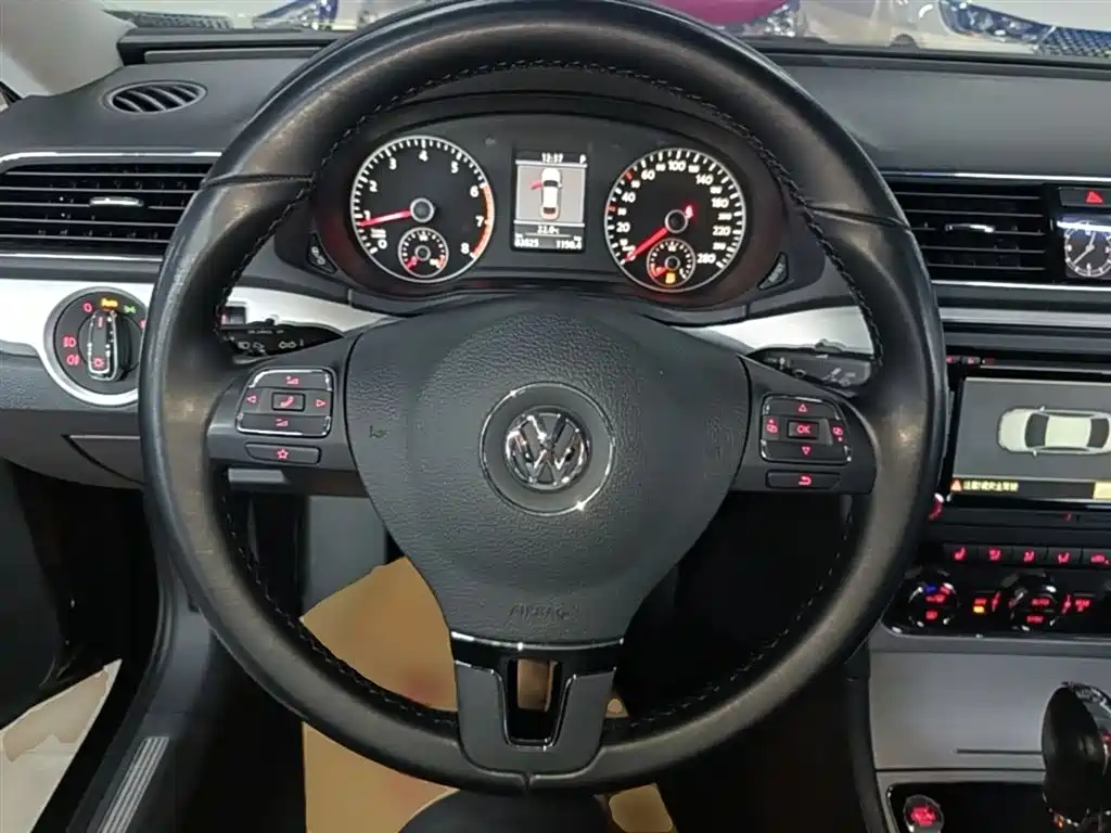 Volkswagen Passat 2015 — фото 11