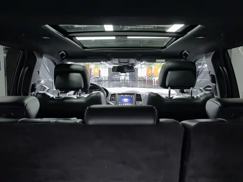 Jeep Grand Cherokee 2017 — фото 13