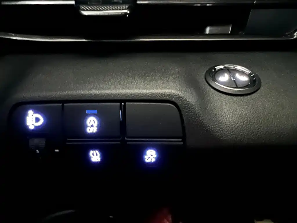 Hyundai Elantra 2023 — фото 21