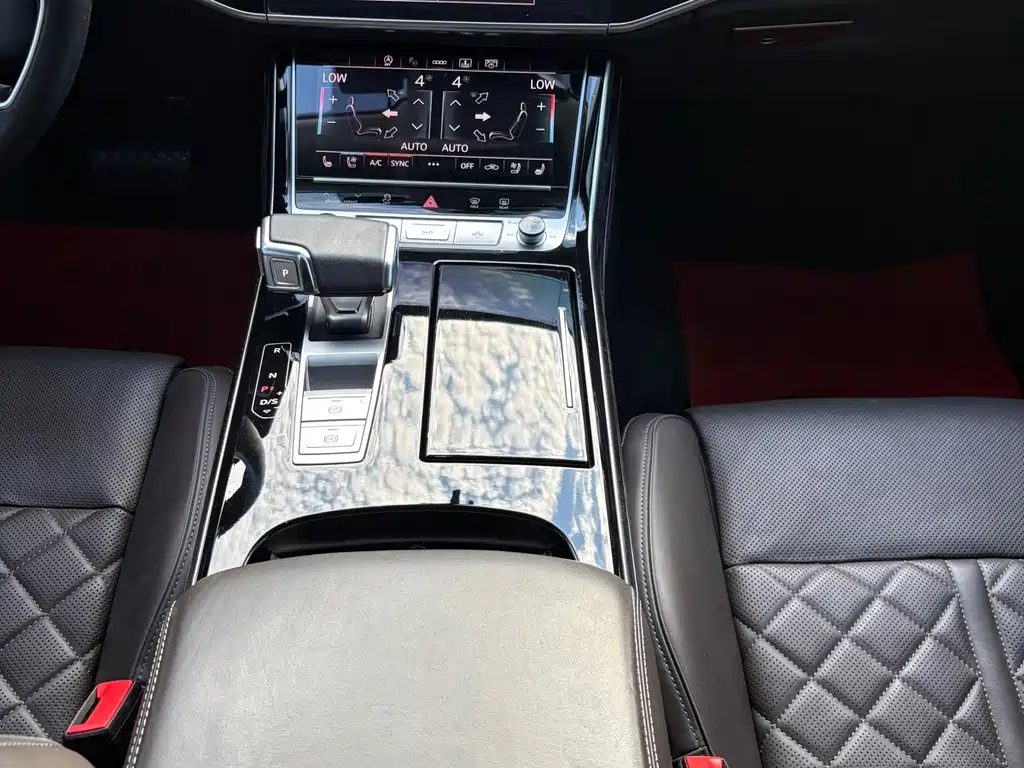 Audi A8 2023 — фото 17