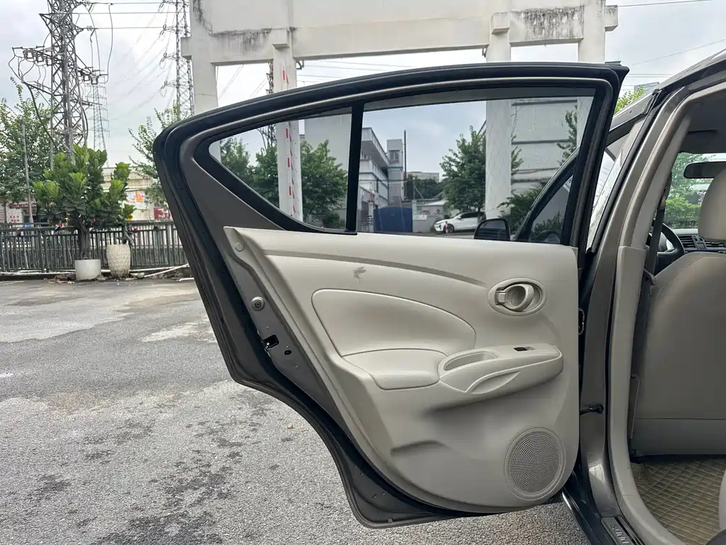 Nissan Sunny 2013 — фото 11