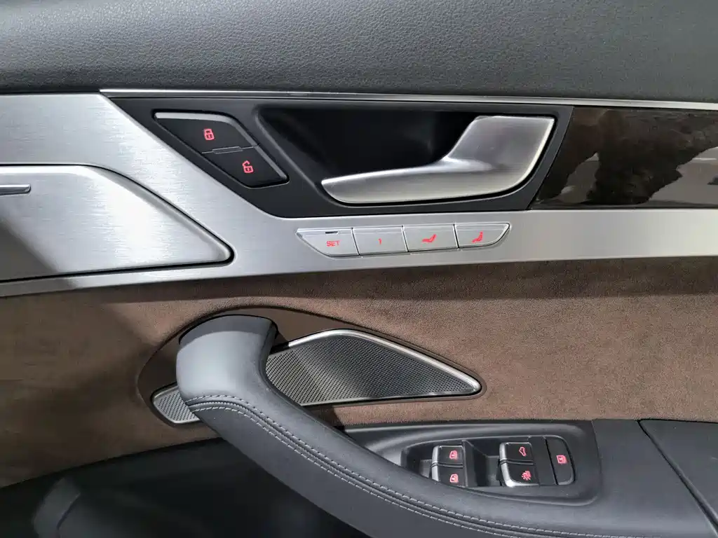 Audi A8 2015 — фото 27