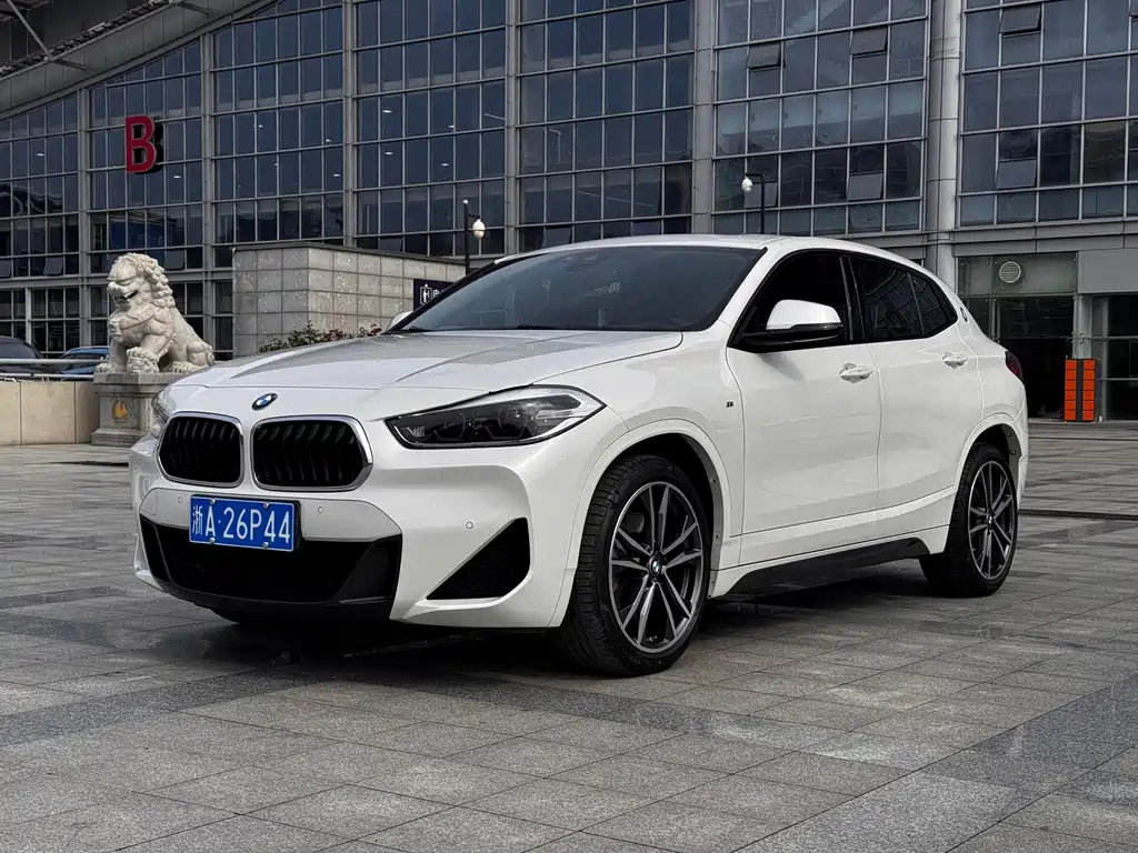 BMW X2 2021 — фото 1