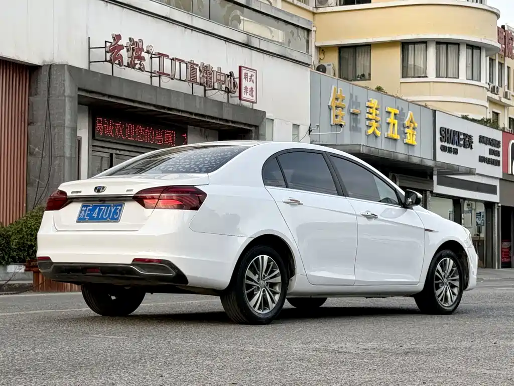 Geely Emgrand 2019 — фото 8
