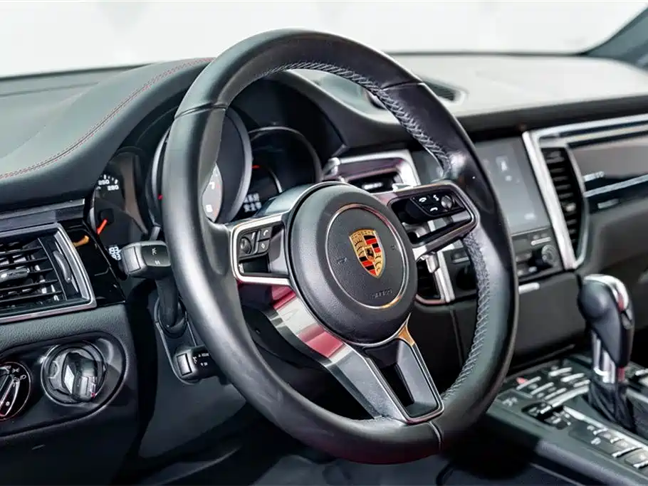 Porsche Macan 2018 — фото 9