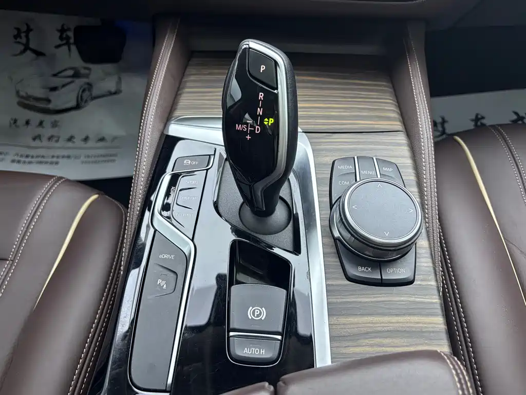 BMW 5 Series New Energy 2019 — фото 10