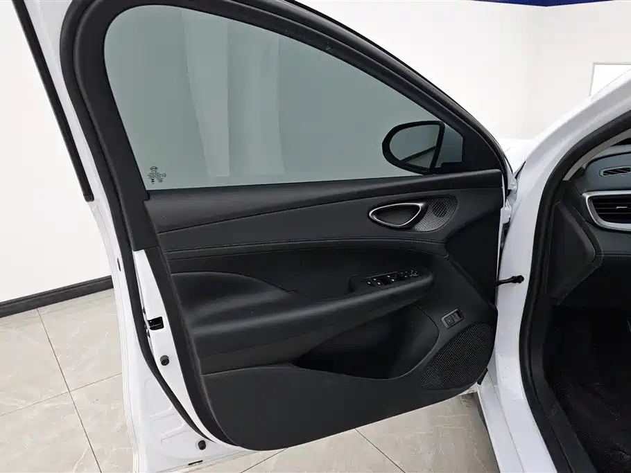 BYD Seal 05 DM-i 2025 — фото 7