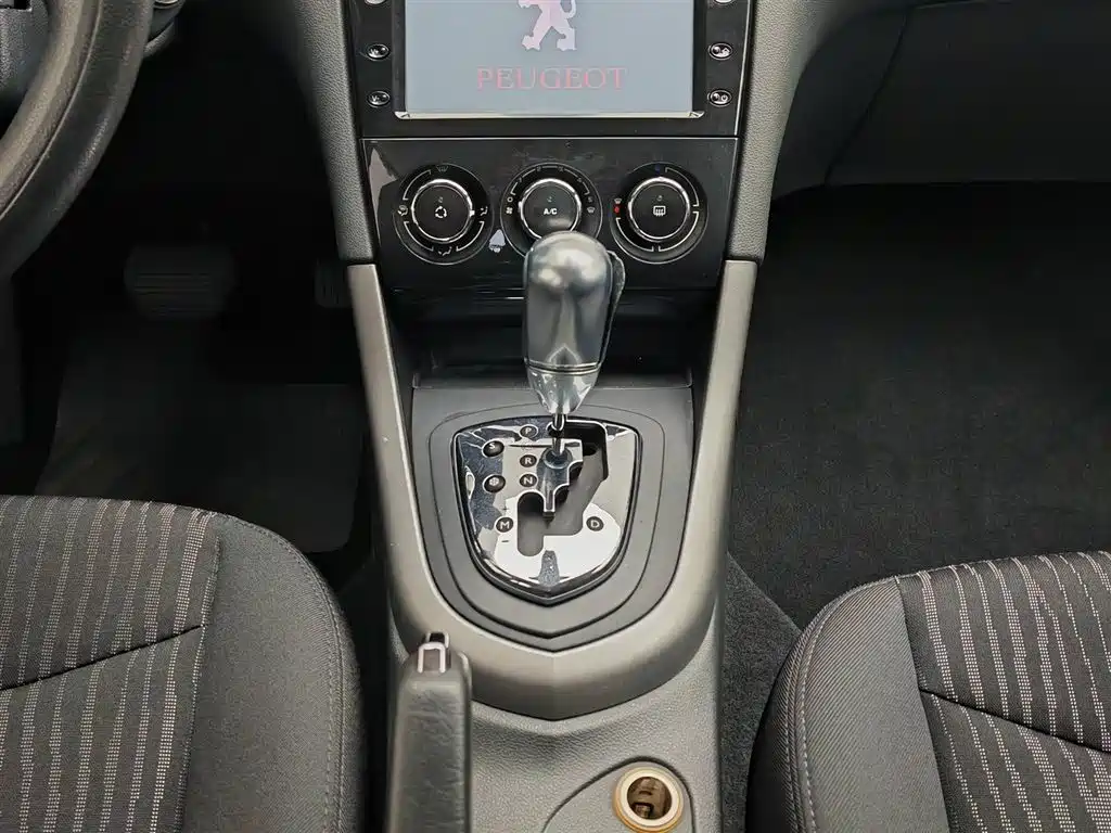 Peugeot 408 2014 — фото 13
