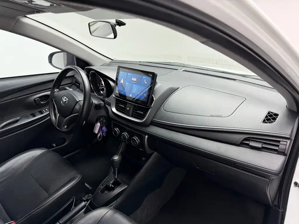 Toyota Yaris L 2023 — фото 17