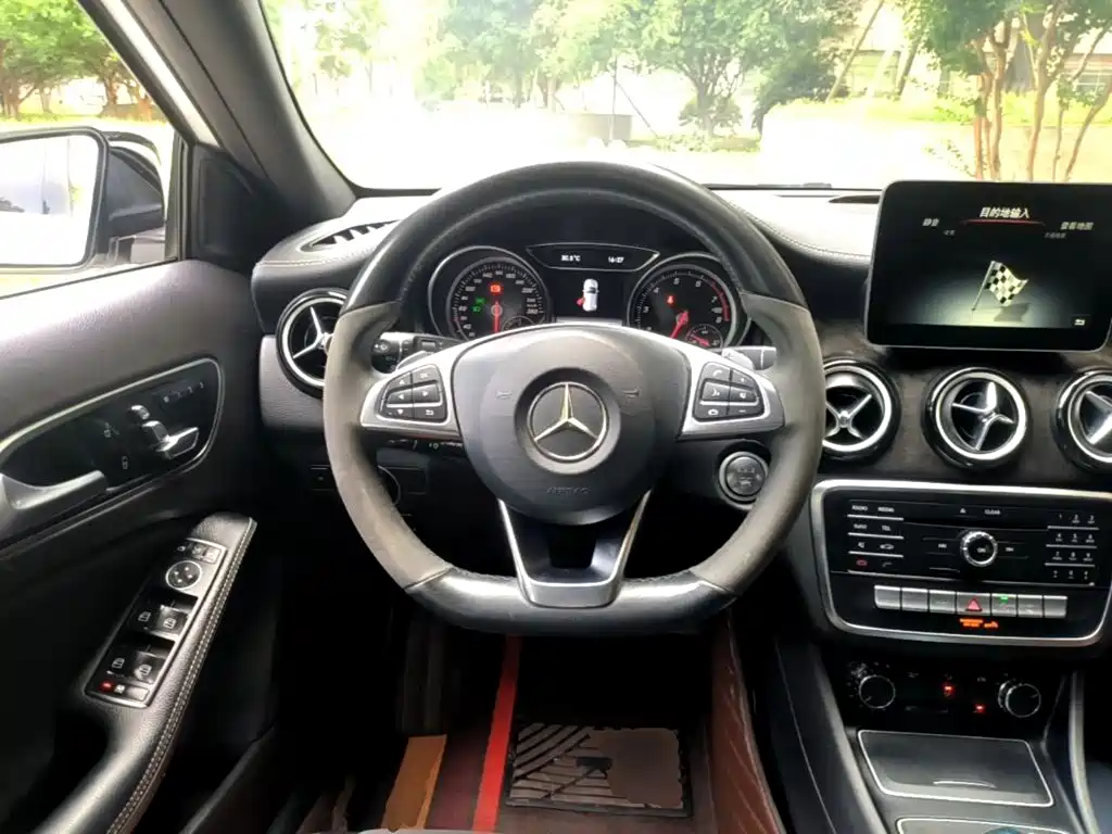 Mercedes-Benz GLA 2018 — фото 11