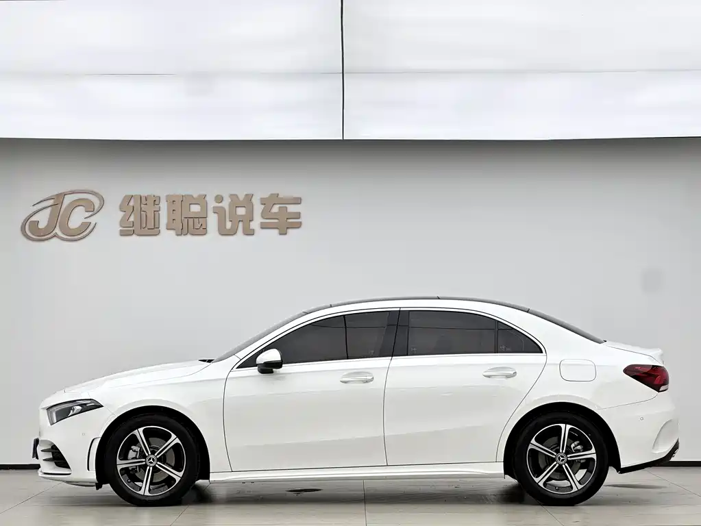 Mercedes-Benz A-Class 2023 — фото 4
