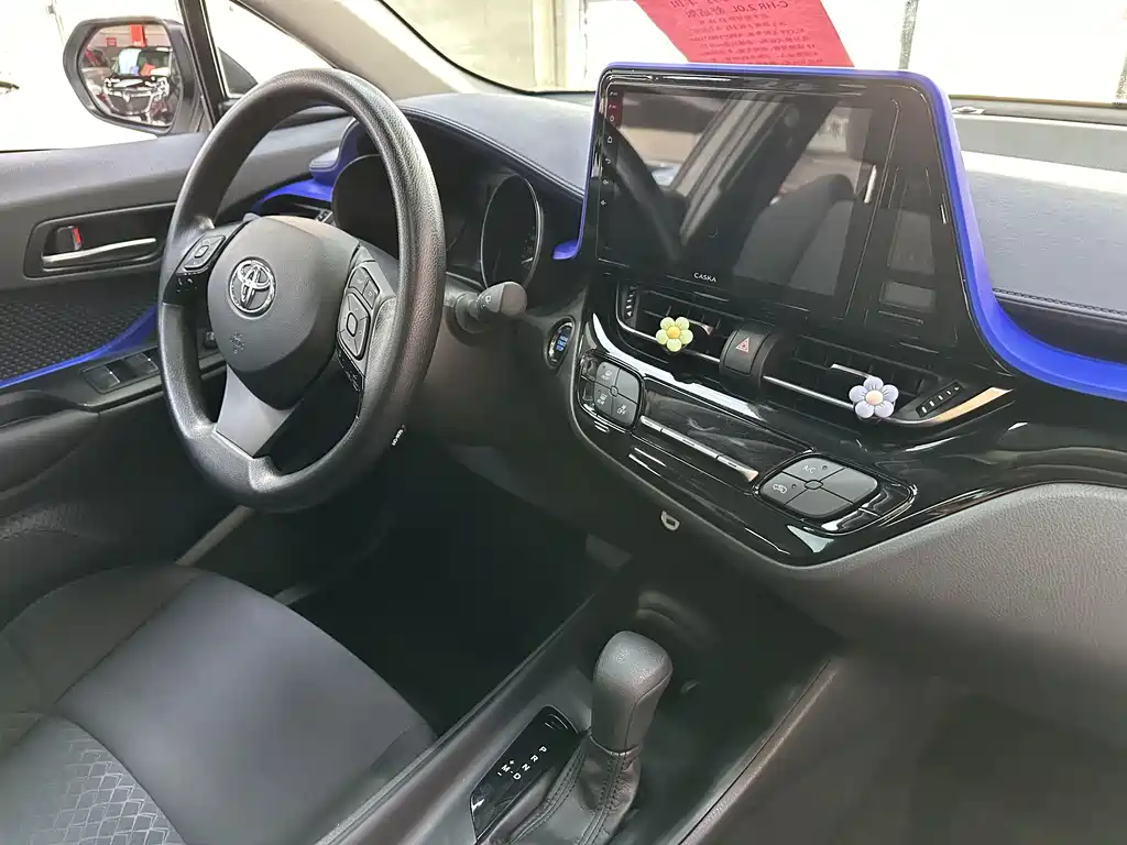 Toyota C-HR 2022 — фото 10