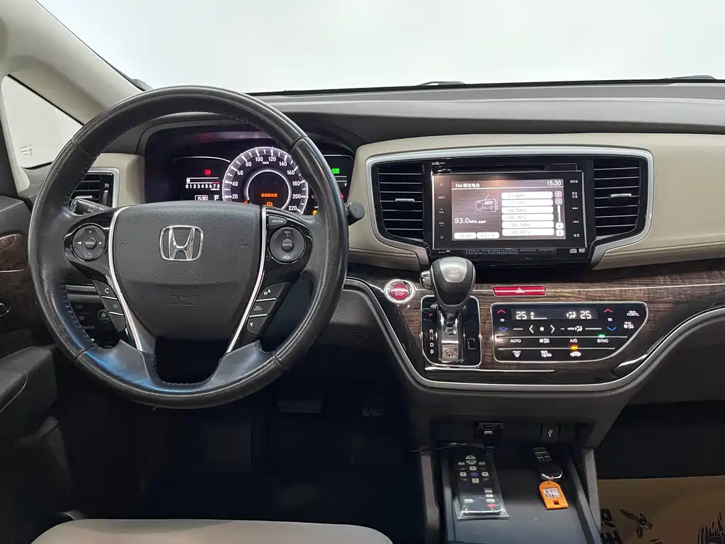 Honda Odyssey 2016 — фото 17