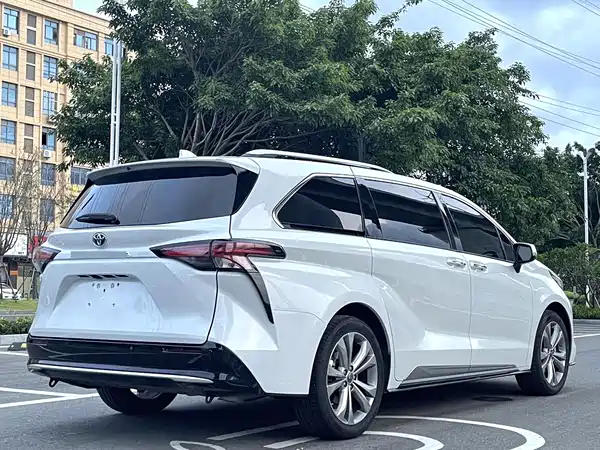 Toyota Sienna 2024