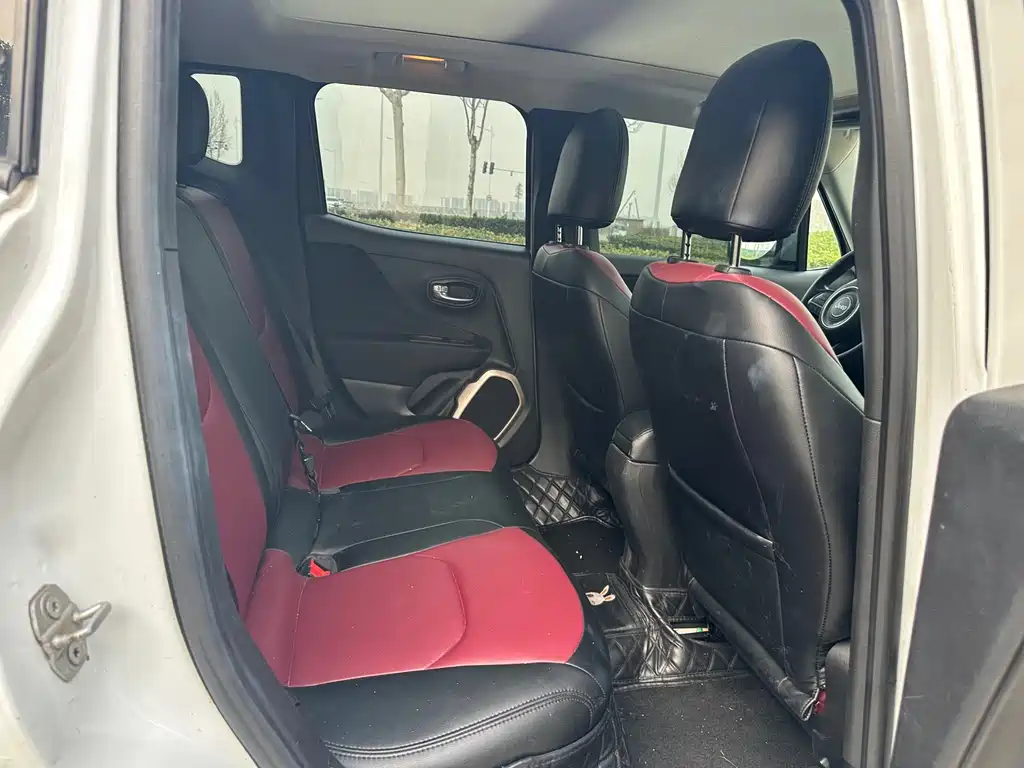 Jeep Renegade 2016 — фото 15