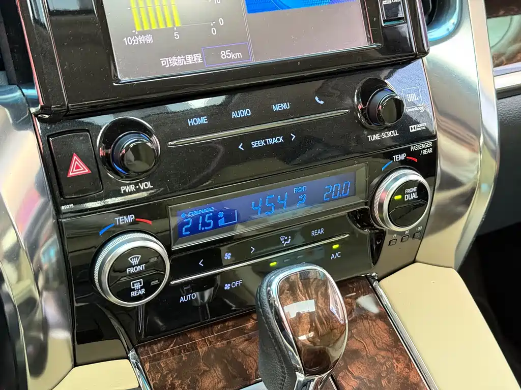 Toyota Alphard 2018 — фото 12