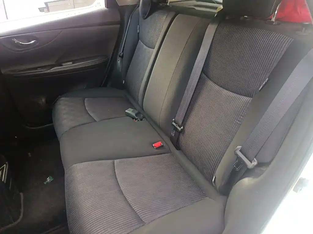 Nissan Tiida 2017 — фото 15