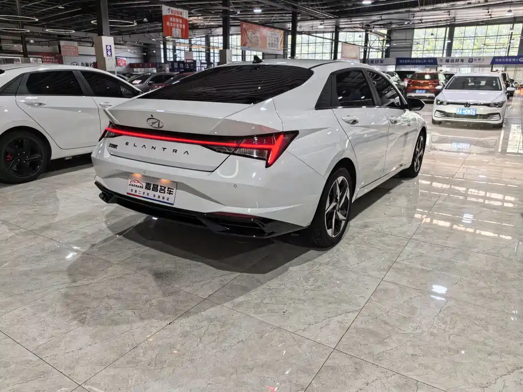 Hyundai Elantra 2023 — фото 2